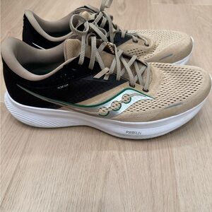 Saucony Tan and Black Ride 16 Shoes